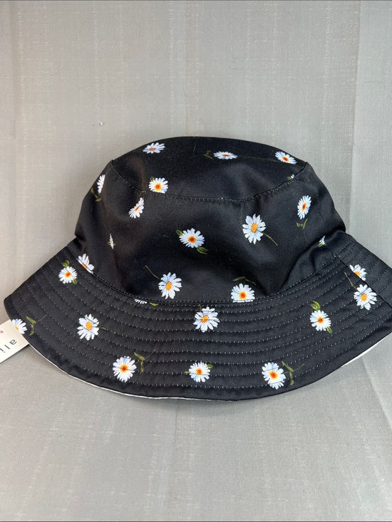 Alice + Olivia Accessories - Bucket hat with sunflowers reversible